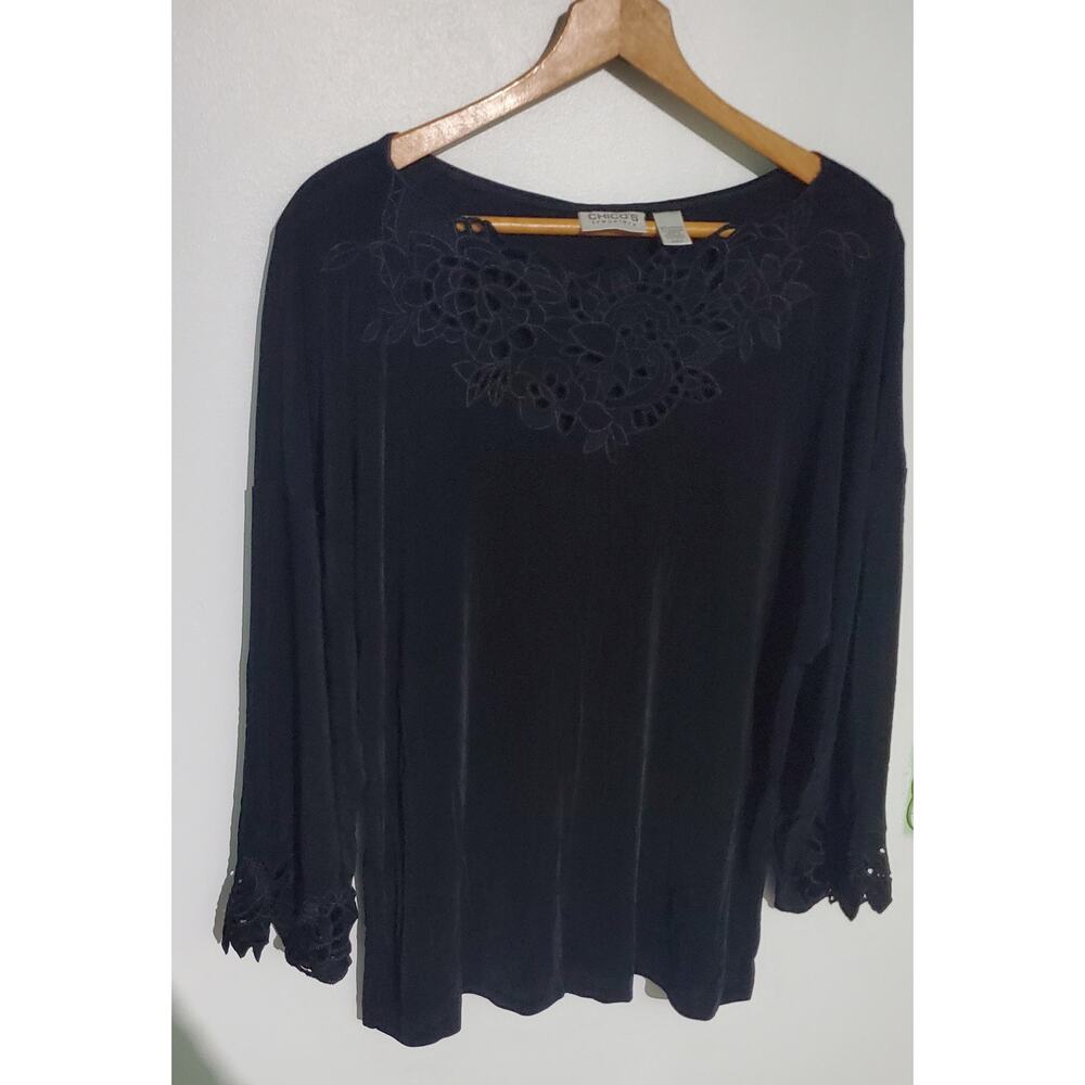 😺 Chicos Travelers Black Slinky Pullober Shirt woth lace detail Size 3 Casual